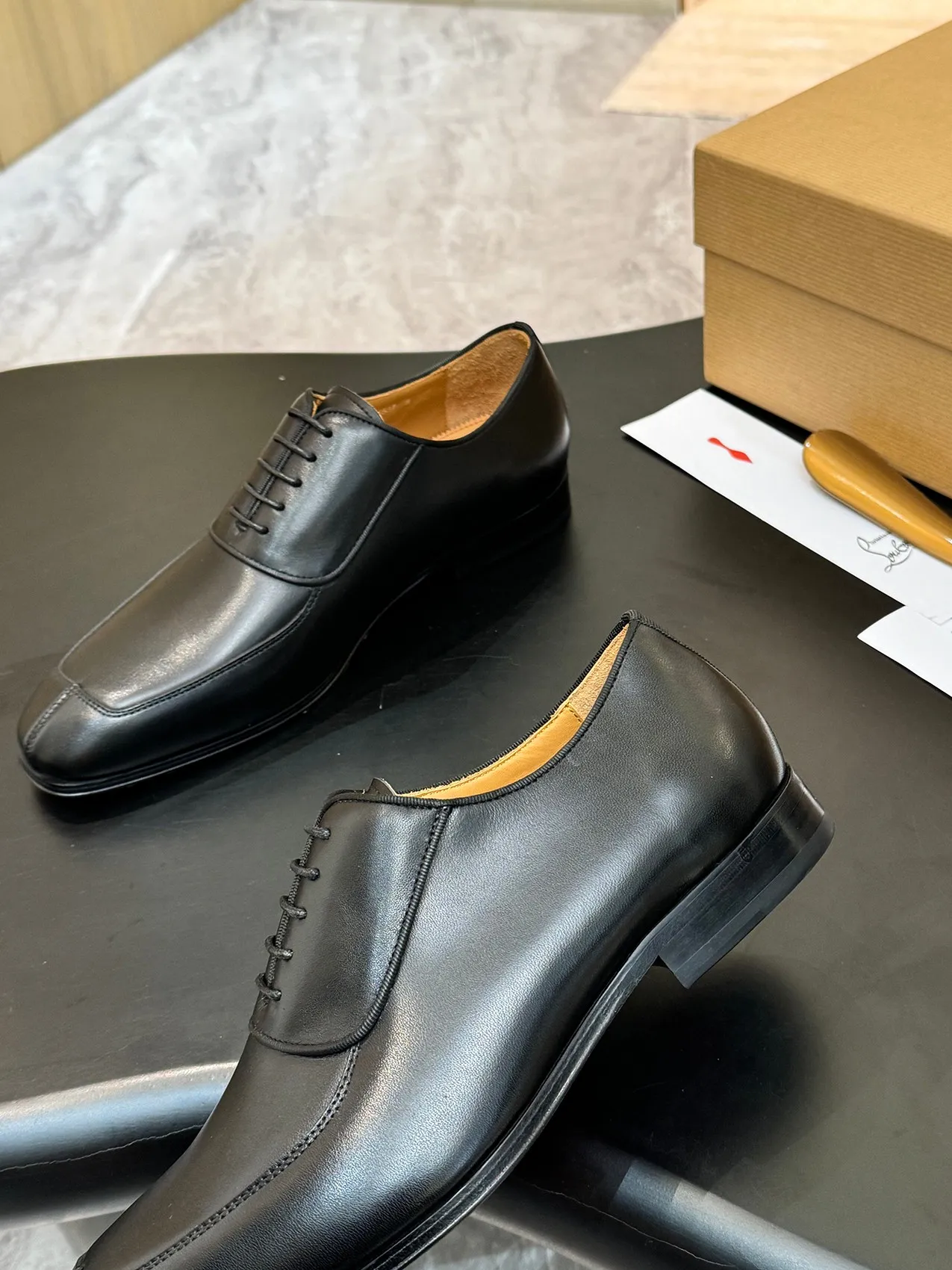 [CL red sole shoes] Top P: 1020💰 Size 39-44 (⚠️38.45.46.47 custom-made, non-returnable and non-exchangeable) 🆑High-end men's business formal leather shoes, original authentic top quality goods ••✅💯 Top original order purchasing agent! Original imported patterned cowhide ➕Imported cowhide lining ➕Cowhide feet ➕Original leather outsole~🉑️Feel free to compare the authentic ones!